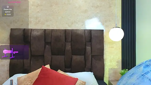 Snapshot of vicky_grey chatting on 02.25.26 vicky grey online show from 02.25.26