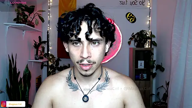 Snapshot of Magnuz_Col chatting on 02.11.26 Magnuz Col online show from 02.11.26