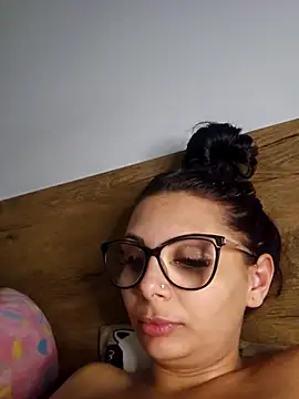 Snapshot of HiddendesireXO01 chatting on 02.12.26 HiddendesireXO01 online show from 02.12.26