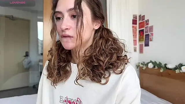 Snapshot of cutiemari chatting on 05.15.26 cutiemari online show from 05.15.26