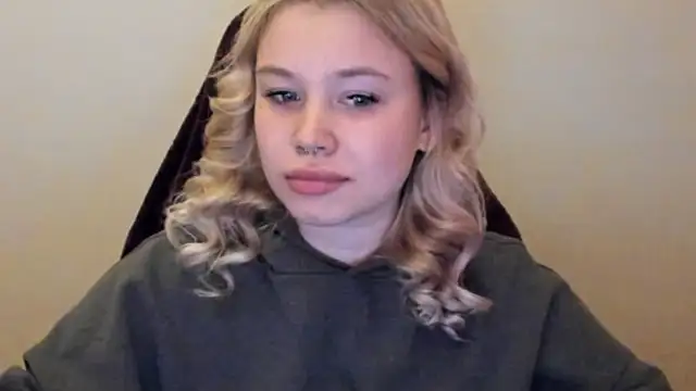 Lulu Di online show from 02.04.26