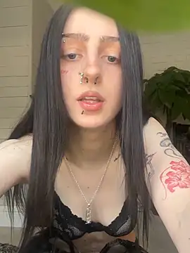 Snapshot of bellaxlauren chatting on 04.20.26 bellaxlauren online show from 04.20.26