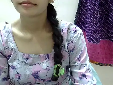 Snapshot of Kulsum_S chatting on 07.30.26 Kulsum S online show from 07.30.26