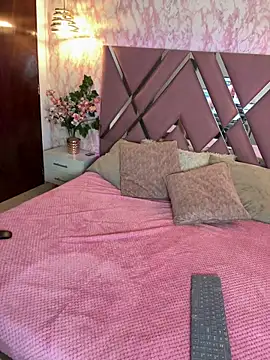 Snapshot of SOPHIIE_LUX_ chatting on 02.25.26 SOPHIIE LUX online show from 02.25.26