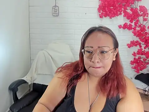 Snapshot of Shara_Oz chatting on 04.10.26 Shara Oz online show from 04.10.26