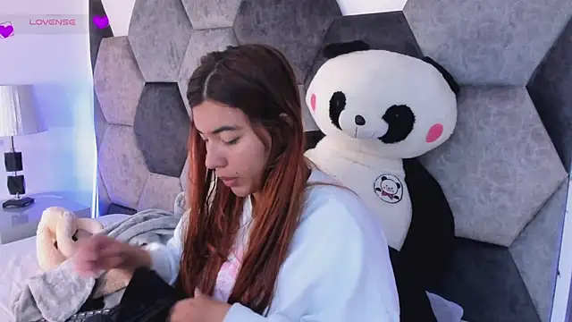 Snapshot of DulceJones chatting on 02.23.26 DulceJones online show from 02.23.26