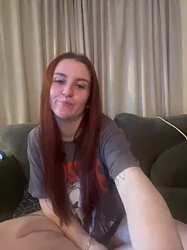 Snapshot of PoppySlut6999 chatting on 02.14.26 PoppySlut6999 online show from 02.14.26