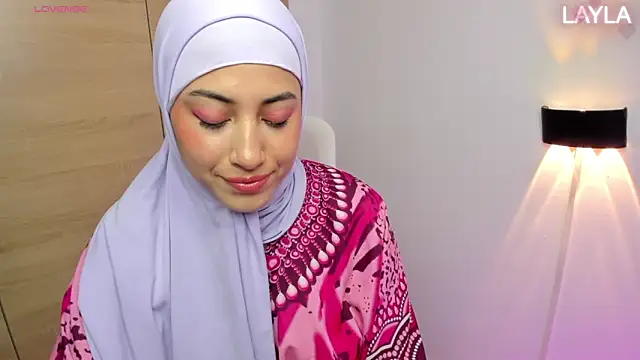 Snapshot of LAY_LA_ chatting on 02.11.26 LAY LA online show from 02.11.26