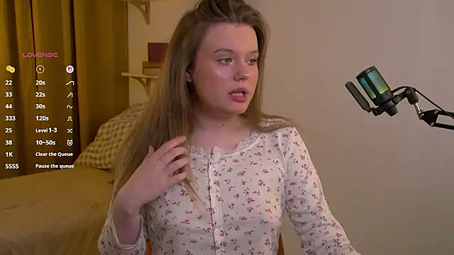 Snapshot of Agatha_Gris chatting on 02.17.26 Agatha Gris online show from 02.17.26