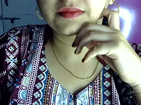 Snapshot of Cute_Aliyaa chatting on 07.08.26 Cute Aliyaa online show from 07.08.26