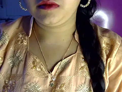 Snapshot of Cute_Aliyaa chatting on 07.11.26 Cute Aliyaa online show from 07.11.26