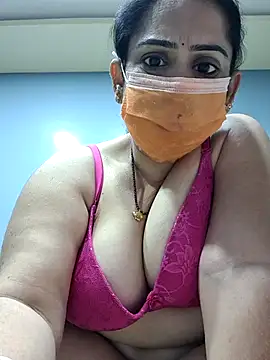 Snapshot of diyam4002 chatting on 02.25.26 diyam4002 online show from 02.25.26