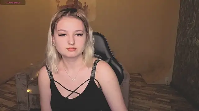 Snapshot of grase_neon chatting on 02.10.26 grase neon online show from 02.10.26