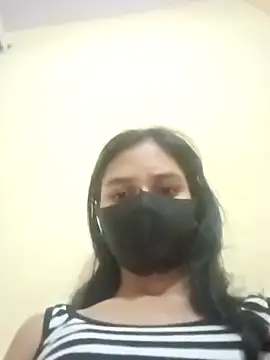 Snapshot of Mahira-- chatting on 04.16.26 Mahira-- online show from 04.16.26
