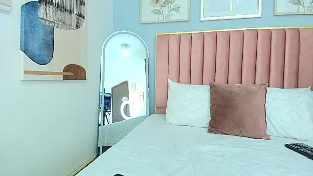 MarianaScott  online show from 03.18.26