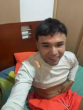 Snapshot of CreamKingg chatting on 02.15.26 CreamKingg online show from 02.15.26