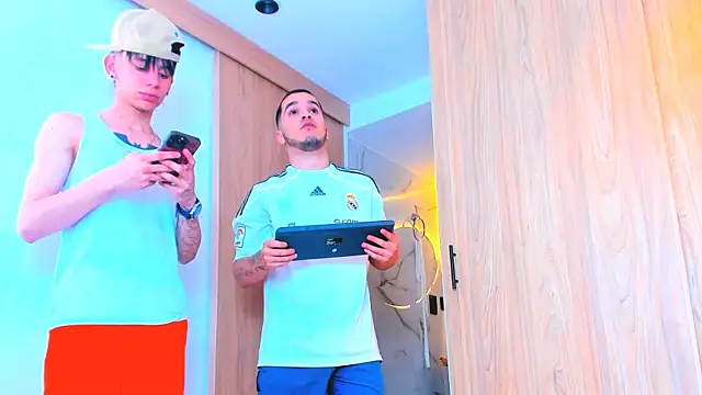 Snapshot of TheBatMansion chatting on 02.07.26 TheBatMansion online show from 02.07.26