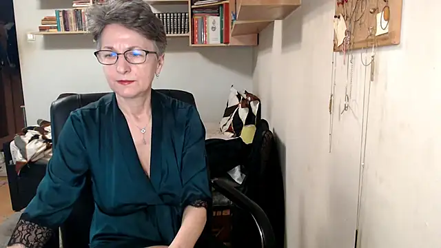 katemodel online show from 10.28.25