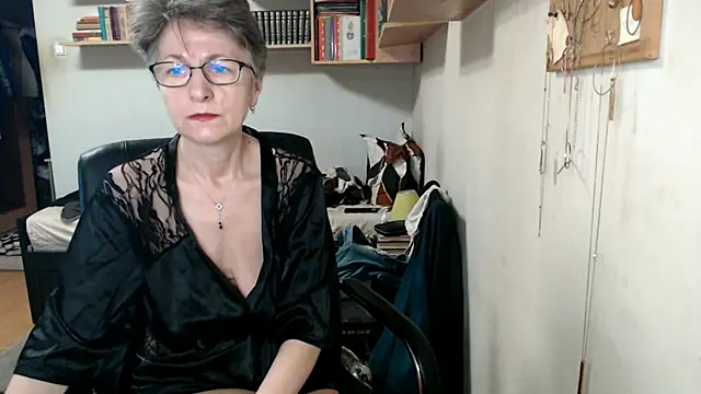 katemodel online show from 11.08.25