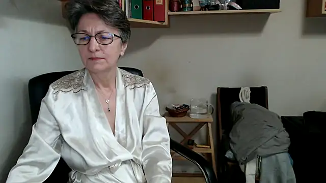 katemodel online show from 11.19.25