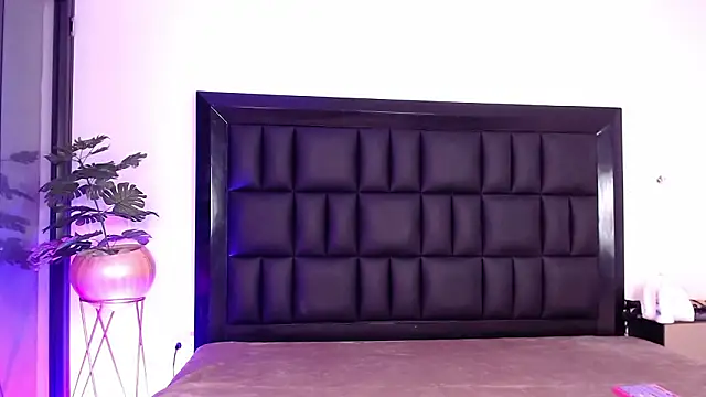 Snapshot of mia_roosee1 chatting on 02.20.26 mia roosee1 online show from 02.20.26