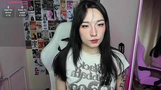 AliceeinWonderlanddd online show from 02.04.26