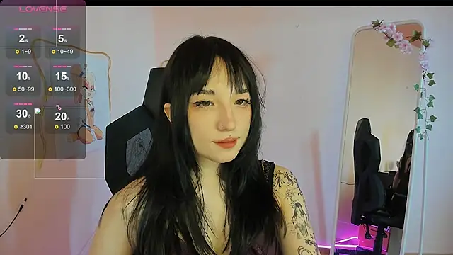 Snapshot of AliceeinWonderlanddd chatting on 04.25.26 AliceeinWonderlanddd online show from 04.25.26