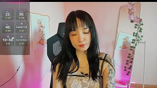 Snapshot of AliceeinWonderlanddd chatting on 04.30.26 AliceeinWonderlanddd online show from 04.30.26