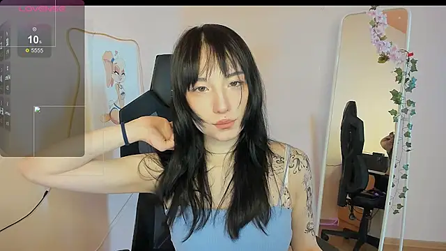 Snapshot of AliceeinWonderlanddd chatting on 05.06.26 AliceeinWonderlanddd online show from 05.06.26