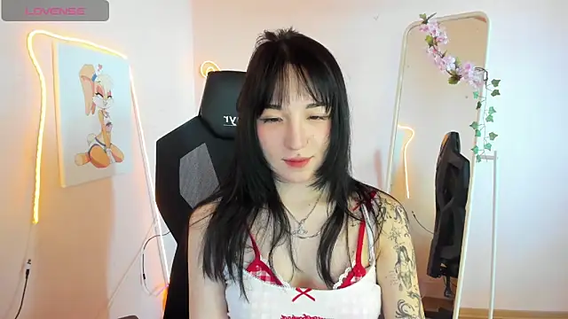 Snapshot of AliceeinWonderlanddd chatting on 05.18.26 AliceeinWonderlanddd online show from 05.18.26