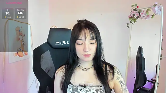 Snapshot of AliceeinWonderlanddd chatting on 05.28.26 AliceeinWonderlanddd online show from 05.28.26