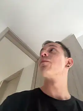 Snapshot of AxelMuller chatting on 02.18.26 AxelMuller online show from 02.18.26