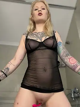 Snapshot of BlondeDoll_ chatting on 02.03.26 BlondeDoll online show from 02.03.26