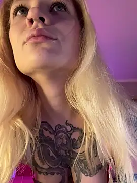 Snapshot of BlondeDoll_ chatting on 02.05.26 BlondeDoll online show from 02.05.26