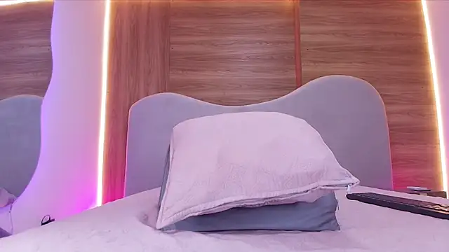 shaina adams online show from 02.24.26