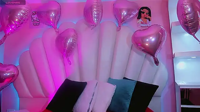 Snapshot of Maia_Hotts chatting on 02.11.26 Maia Hotts online show from 02.11.26