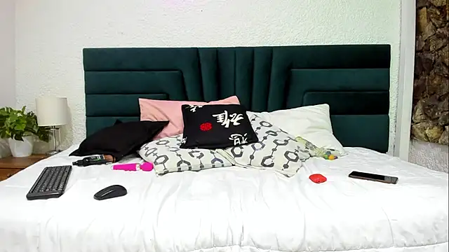 Dahliablack online show from 03.21.26