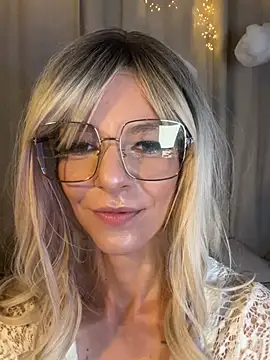 Snapshot of Olivia-Brooks chatting on 02.22.26 Olivia-Brooks online show from 02.22.26