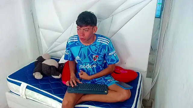 Liarr  online show from 04.13.26