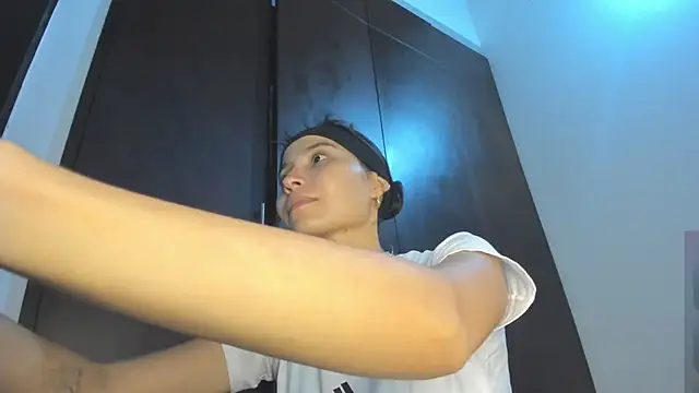 Snapshot of velvetluna_ chatting on 07.17.26 velvetluna online show from 07.17.26