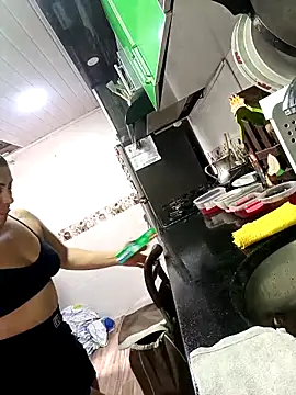 Snapshot of maynor_1998 chatting on 04.14.26 maynor 1998 online show from 04.14.26