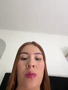 Hanna Becker  online show from 04.07.26