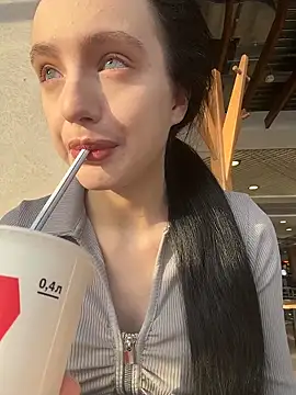 Snapshot of MiaTee chatting on 02.06.26 MiaTee online show from 02.06.26