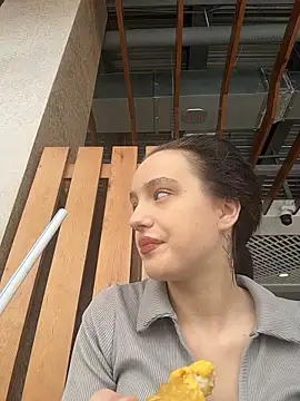 Snapshot of MiaTee chatting on 02.12.26 MiaTee online show from 02.12.26