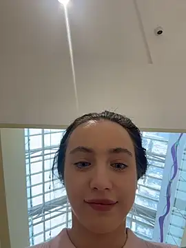 Snapshot of MiaTee chatting on 02.15.26 MiaTee online show from 02.15.26