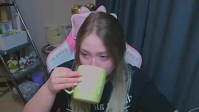 Emiliaaah online show from 02.04.26