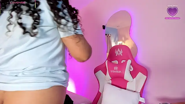 Snapshot of LOU_22_ chatting on 02.25.26 LOU 22 online show from 02.25.26