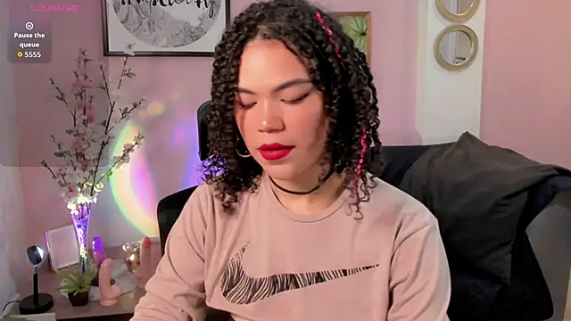 Snapshot of Monic_Bellucci chatting on 02.17.26 Monic Bellucci online show from 02.17.26