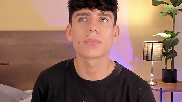 Snapshot of Angel_eros_ chatting on 02.01.26 Angel eros online show from 02.01.26