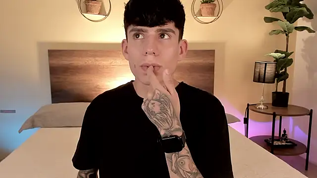 Snapshot of Angel_eros_ chatting on 02.04.26 Angel eros online show from 02.04.26